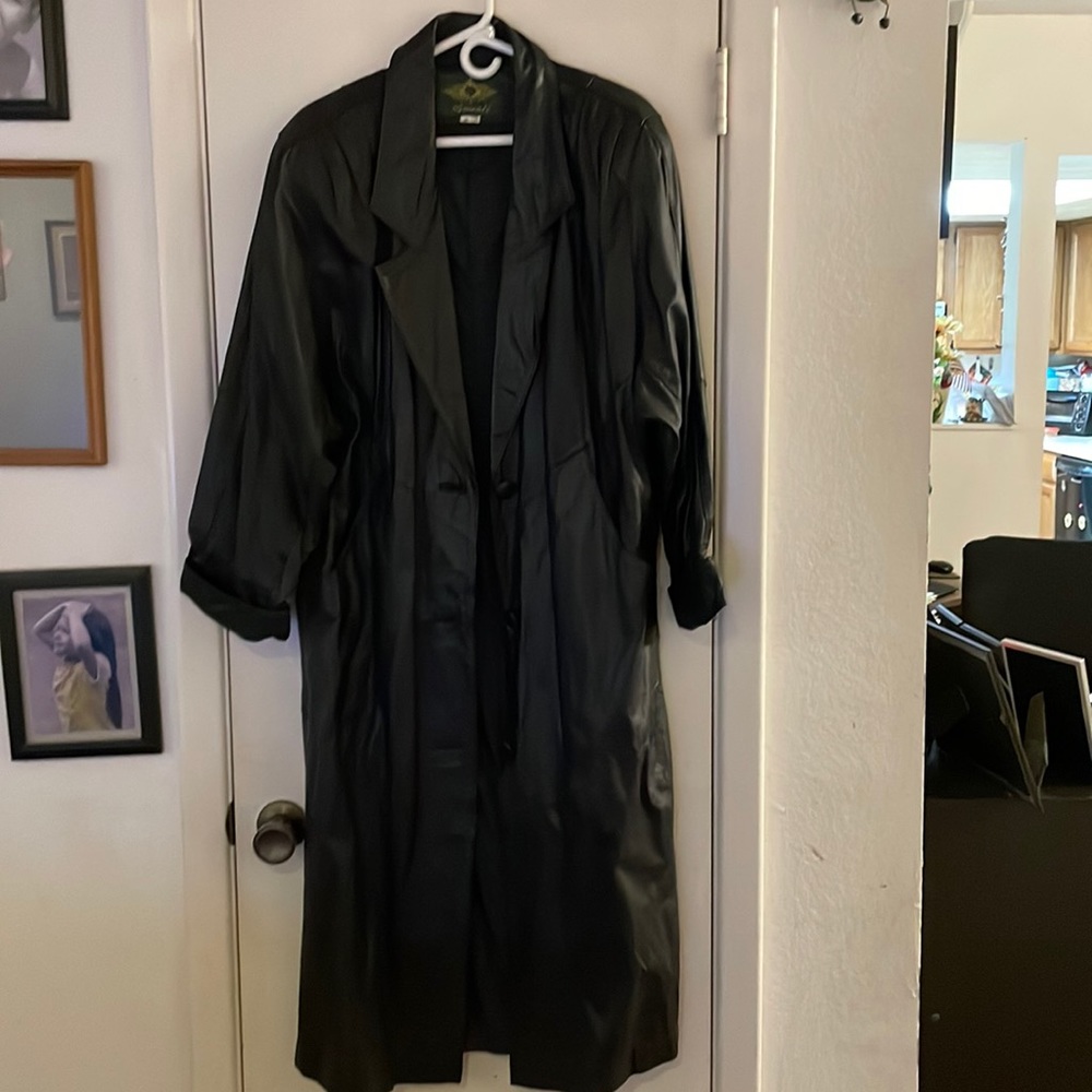Women’s Avanti Long Genuine Leather Coat Medium Fits more like a Large